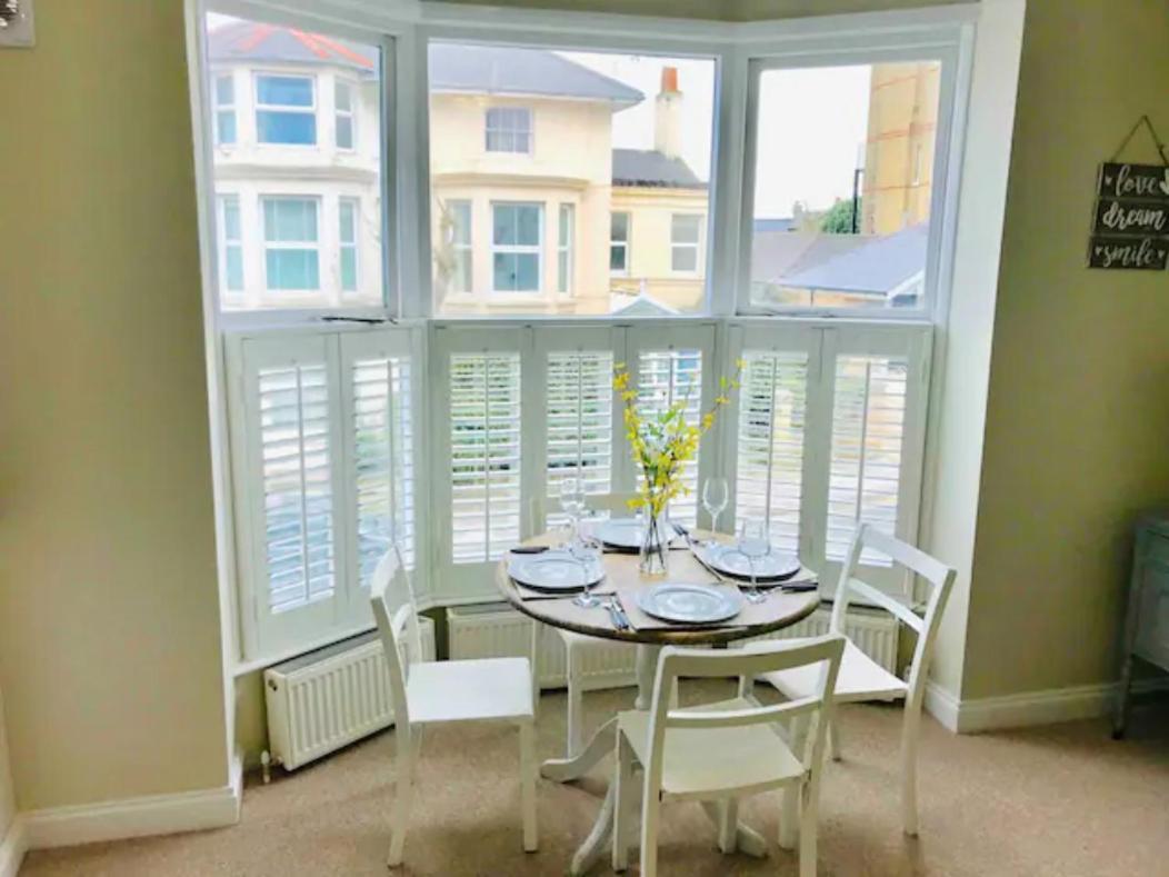 St Margarets Modern Georgian 2 Bedroom Apartment Райд Номер фото